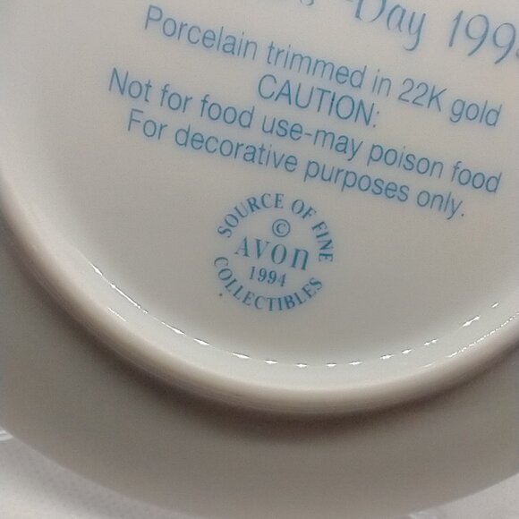 Vintage Avon Collectible Mother's Day Porcelain Plate 'Love on Parade" 1994 22K - Picture 3 of 16